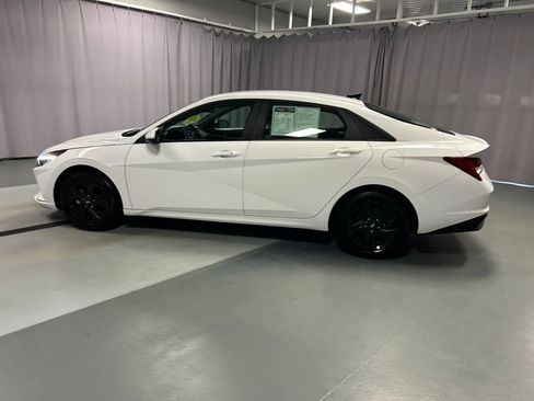 Used 2023 Hyundai Elantra Blue FWD image 4