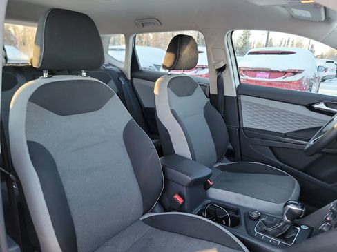 Used 2022 Volkswagen Taos S image 19