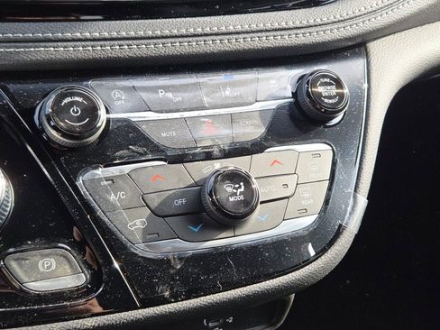 New 2026 Chrysler Pacifica Select image 28