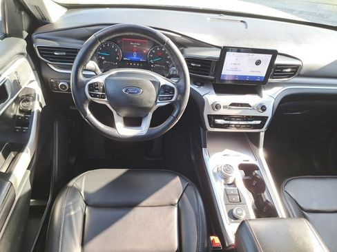 Certified 2022 Ford Explorer XLT w/ Equipment Group 202A image 17