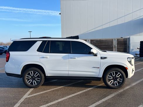 Used 2021 GMC Yukon AT4 w/ AT4 Premium Package image 8