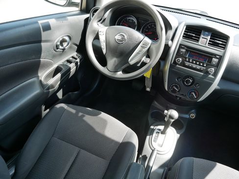 Used 2017 Nissan Versa SV FWD image 9