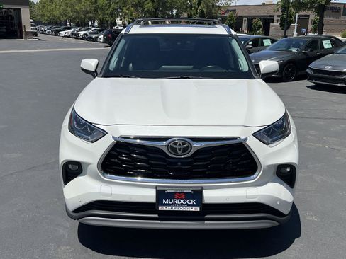 Used 2021 Toyota Highlander Platinum AWD/4WD image 3