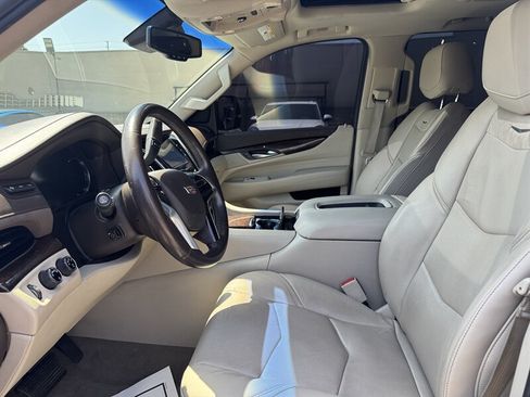 Used 2016 Cadillac Escalade Luxury AWD/4WD image 24