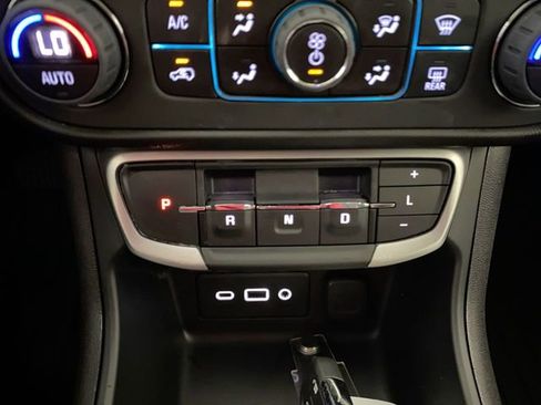 Used 2023 GMC Terrain SLE w/ Driver Convenience Package FWD image 43