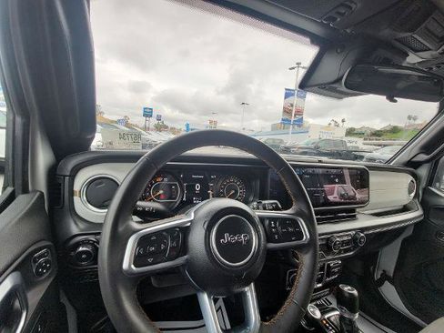 Used 2024 Jeep Wrangler Unlimited Sahara image 10