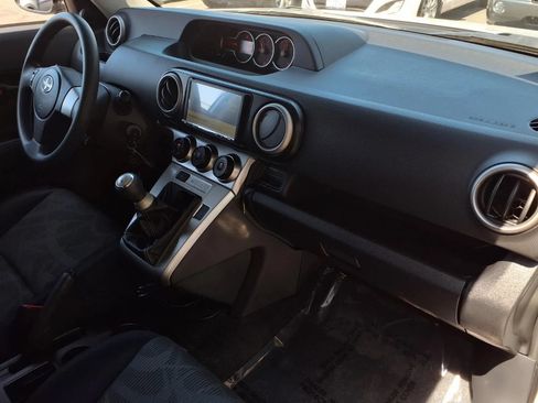 Used 2012 Scion xB FWD image 20