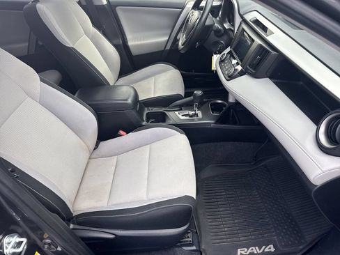 Used 2016 Toyota RAV4 XLE w/ Four Season Floor Mat Package AWD/4WD image 12