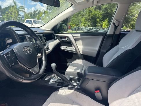 Used 2018 Toyota RAV4 XLE FWD image 14