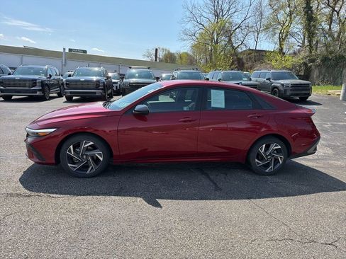 Certified 2025 Hyundai Elantra Sport FWD image 4