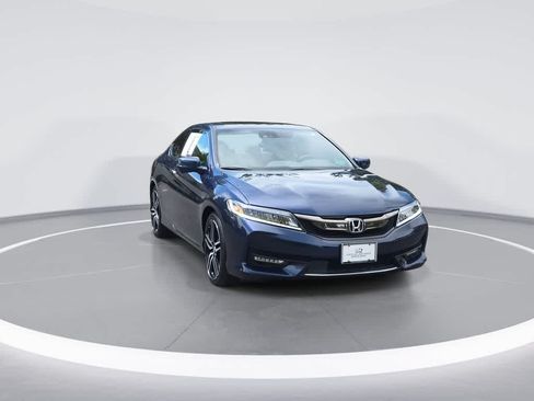 Used 2017 Honda Accord Touring image 3