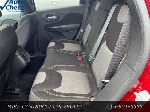 Used 2016 Jeep Cherokee Sport FWD image 8