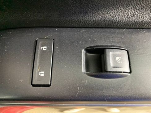 Used 2018 Chevrolet Silverado 1500 LT w/ All Star Edition AWD/4WD image 32