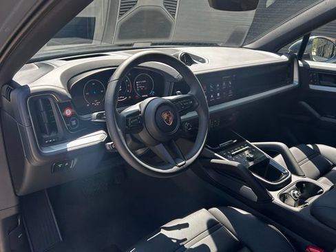 Certified 2026 Porsche Cayenne Coupe AWD/4WD image 4