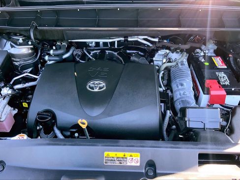 Used 2022 Toyota Highlander LE FWD image 31
