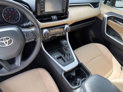 Certified 2020 Toyota RAV4 XLE w/ Convenience Package image 9