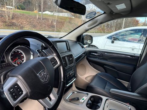 Used 2020 Dodge Grand Caravan Crew w/ Quick Order Package 29L image 34