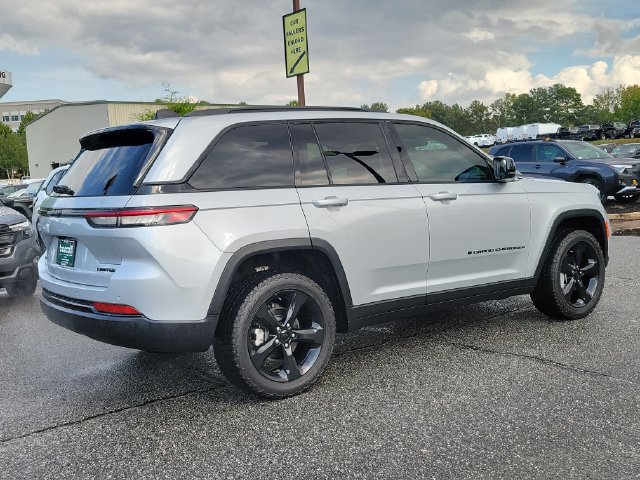 Certified 2024 Jeep Grand Cherokee Limited w/ Black Appearance Package AWD/4WD image 8