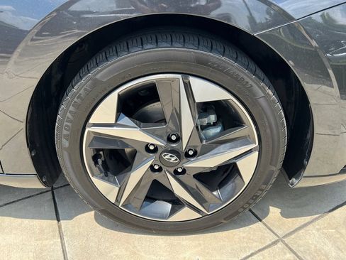 Used 2022 Hyundai Elantra Limited w/ Cargo Package FWD image 5