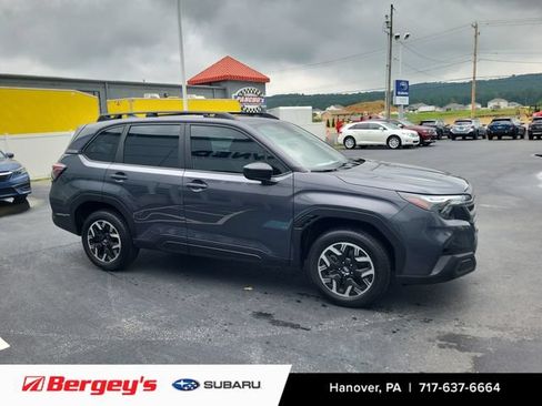 Used 2025 Subaru Forester AWD/4WD image 8