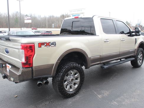 Used 2017 Ford F250 Lariat w/ Chrome Package image 6