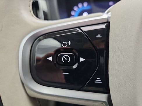 Used 2022 Volvo XC60 B5 Inscription w/ Climate Package image 14