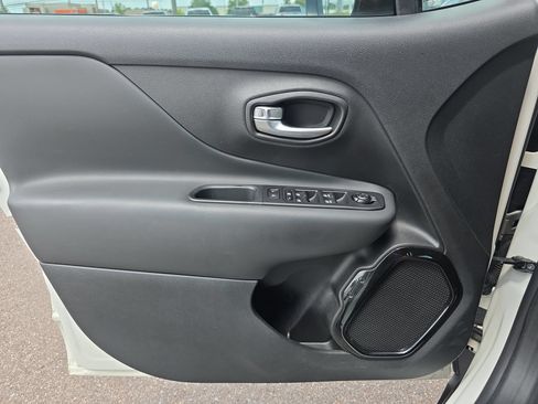 Used 2022 Jeep Renegade Altitude w/ Convenience Group AWD/4WD image 17