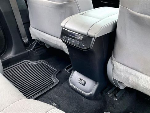 Used 2020 Toyota Highlander LE FWD image 10
