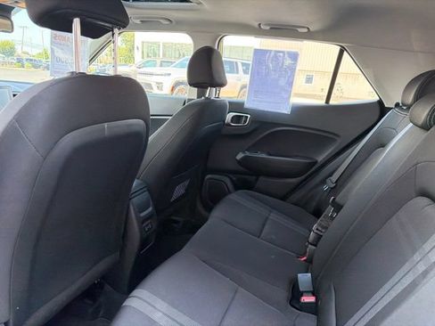 Used 2024 Hyundai Venue SEL FWD image 24