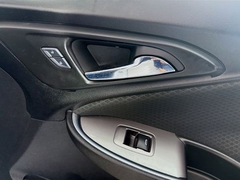 Used 2017 Chevrolet Malibu LT image 31