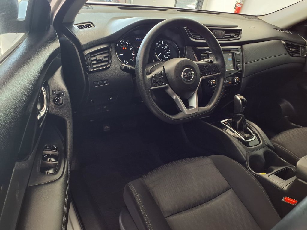 Used 2018 Nissan Rogue S FWD image 4