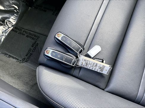 Used 2022 Porsche Cayenne S image 14