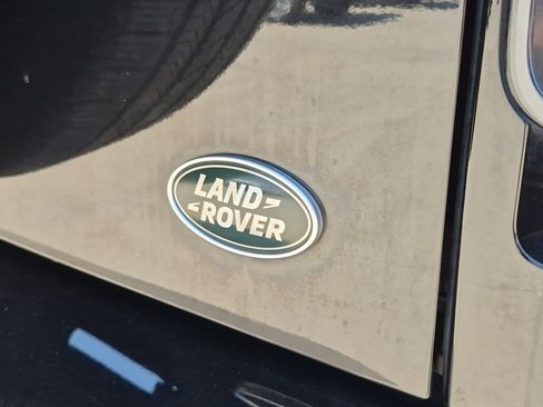Used 2022 Land Rover Defender 110 V8 AWD/4WD image 13