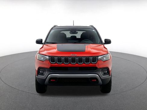 Used 2025 Jeep Compass Trailhawk AWD/4WD image 2