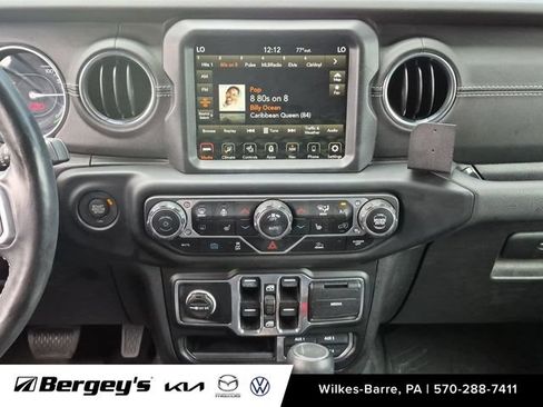 Used 2022 Jeep Wrangler Unlimited Sahara w/ Cold Weather Group AWD/4WD image 22