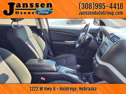 Used 2020 Dodge Journey SE w/ SE Popular Equipment Group image 7