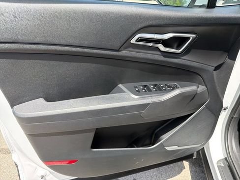 New 2026 Kia Sportage LX FWD image 16