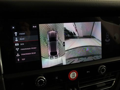 Certified 2025 Porsche Macan Turbo image 17