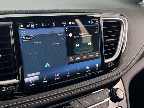 New 2026 Chrysler Pacifica Limited image 31