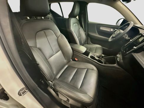 Used 2024 Volvo XC40 B5 Core w/ Protection Package Premier AWD/4WD image 34