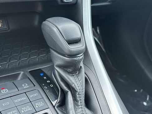 Used 2023 Toyota RAV4 LE image 33