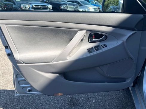 Used 2011 Toyota Camry LE FWD image 9