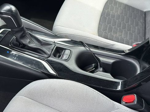 Used 2022 Toyota Corolla SE w/ SE Preferred Package FWD image 35