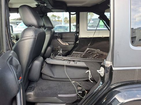 Used 2016 Jeep Wrangler Unlimited Sahara image 10