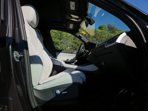 Used 2023 BMW X5 xDrive40i w/ Premium Package image 25