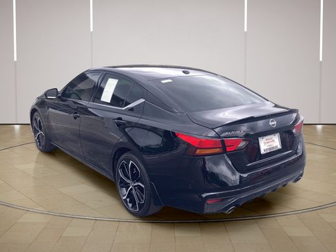 Used 2024 Nissan Altima 2.5 SR w/ SR Premium Package FWD image 5
