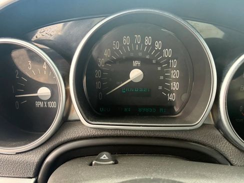 Used 2005 Chevrolet SSR w/ Preferred Equipment Group RWD image 23
