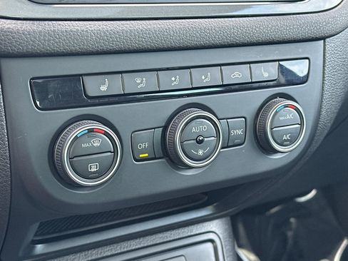 Used 2016 Volkswagen Tiguan SEL image 23