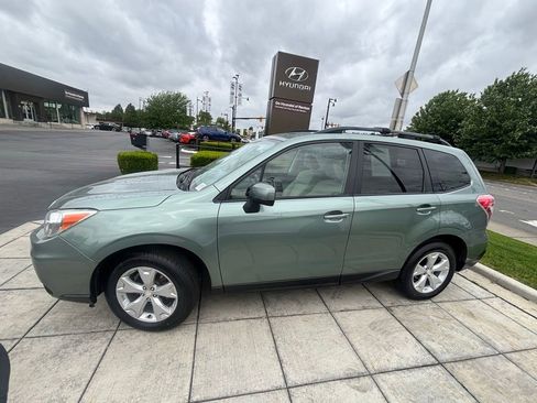 Used 2016 Subaru Forester 2.5i Premium w/ Popular Package #2 AWD/4WD image 4