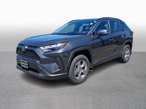 Used 2025 Toyota RAV4 XLE AWD/4WD image 1